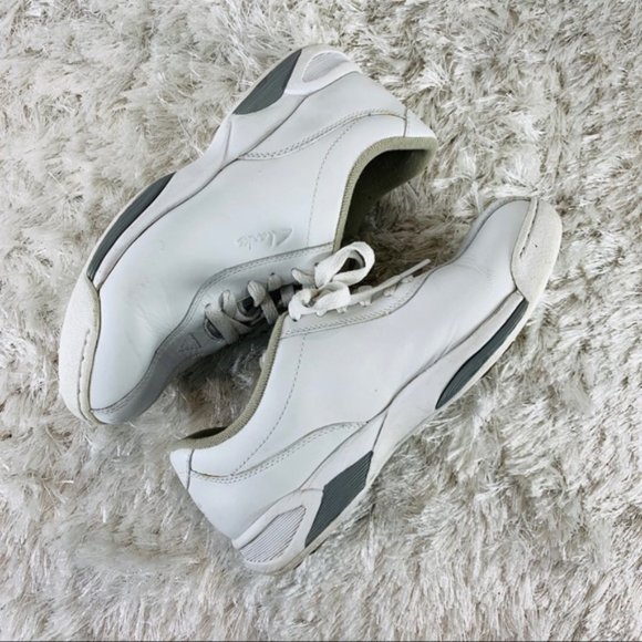 clarks white tennis shoes